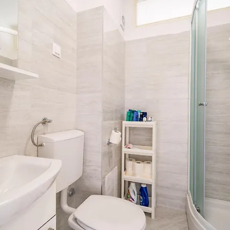Appartement Lukrecija *