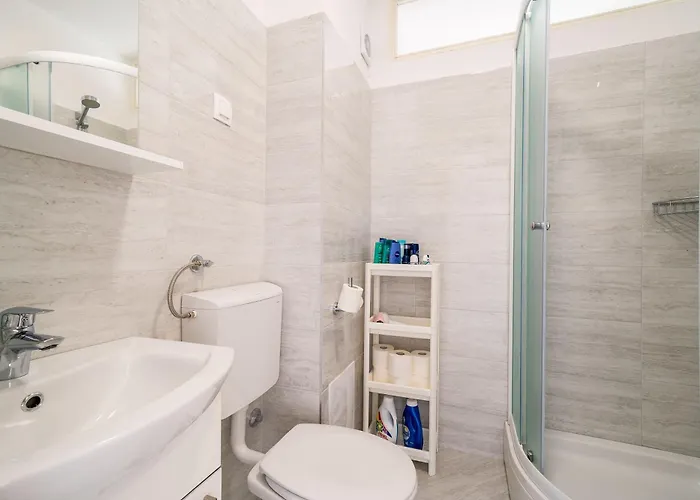 Appartement Lukrecija *